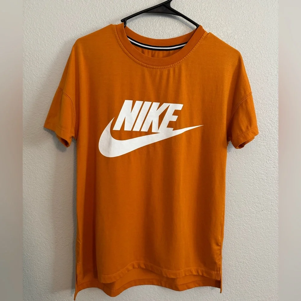 Nike W’s Orange Logo Tee